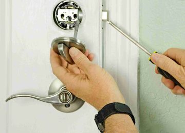 Lock repair and replacement by Crawley locksmith